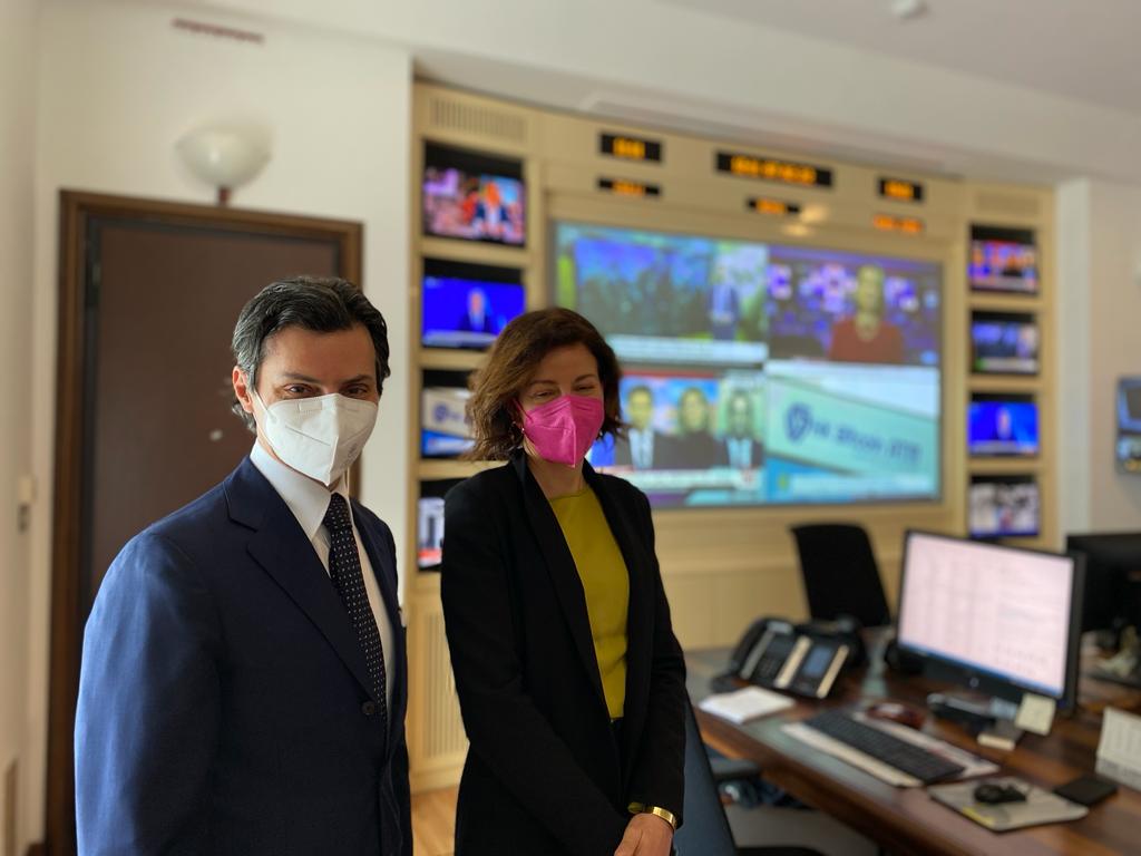 minasio's tweet photo. So glad to welcome @PaolaPisano77 at the #CrisisUnit at @ItalyMFA. Looking at new systems for crisis alert for 🇮🇹 nationals abroad. Great new challenge to work on!
Grazie #PaolaPisano per la visita alla #UnitàdiCrisi. Presto nuovi progetti per l'allerta precoce in caso di crisi. https://t.co/3yBHE2iluU