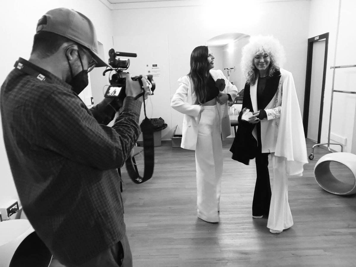 GabGravagna's tweet photo. Per citare @ninofrassicaoff ecco una foto del “backstage del backstage” del #DietroFestival di #sanremo2022 con le inarrivabili @ditonellapiaga e @Rettore_ 

📸 Barbara Marsala https://t.co/CEx6cqg5rI