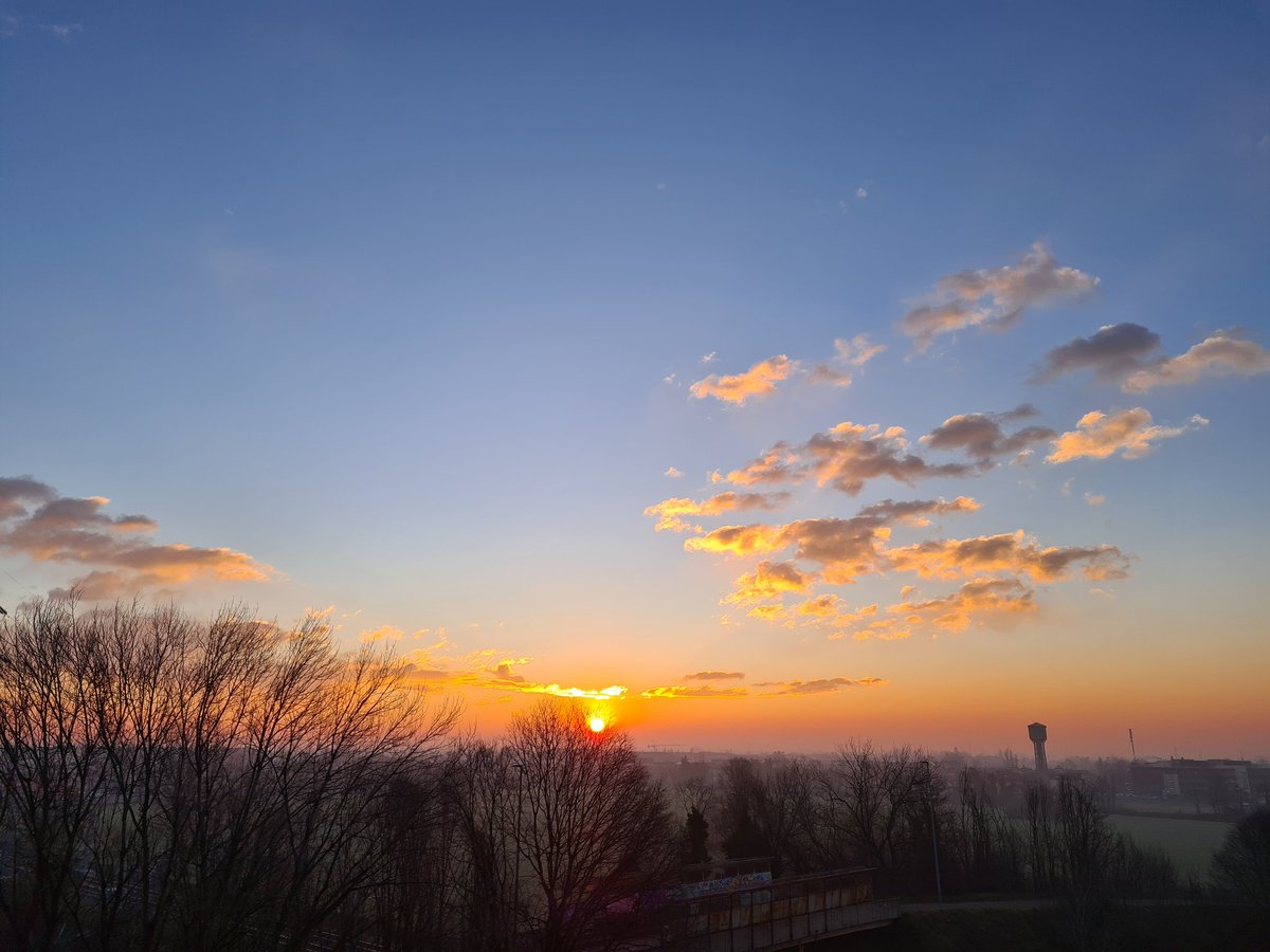 La nostra consapevolezza è la chiave della nostra protezione - Thich Nhat Hanh 
🙏 Ora capisco cosa significa. Per te, che significato assume questa frase?