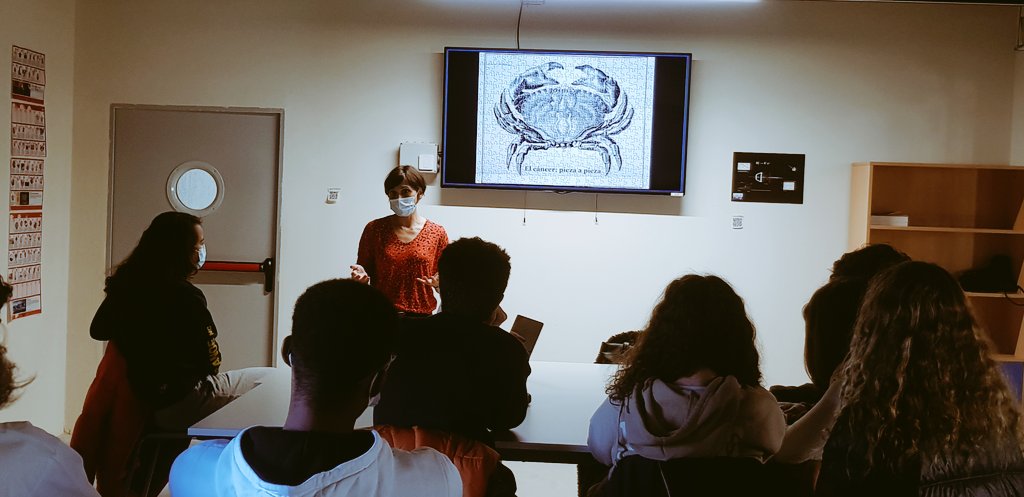 EscuelaIdeo's tweet photo. "El cáncer: pieza a pieza". Nos visita Vanesa Lafarga, bióloga molecular, especializada en #cáncer y enfermedades #neurodegenativas,  para acercar a #Bachillerato los avances científicos en este ámbito  @CNIOStopCancer #SemanaCienciaIdeo https://t.co/R6DUO5atg4