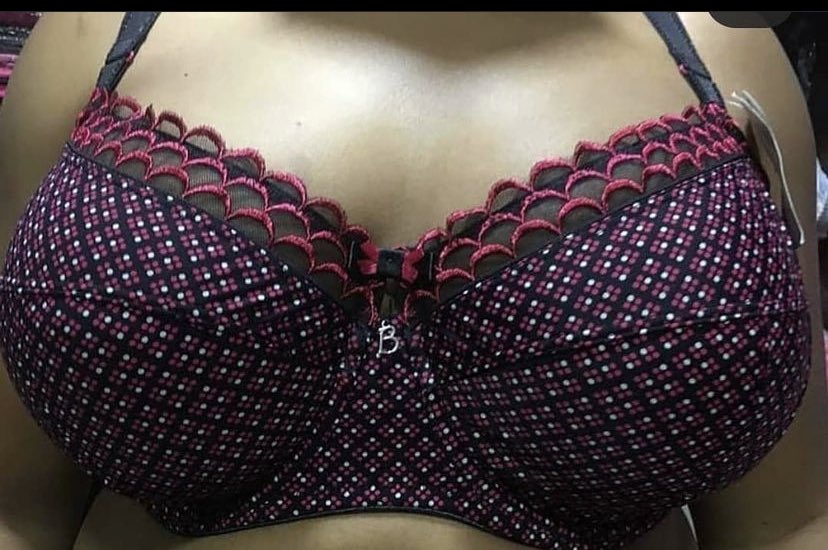 GarnetsVale's tweet photo. Luxe non- padded bra 
Available in size 40E, and 36D
Price- 7500 https://t.co/5GD7Q9A3mZ