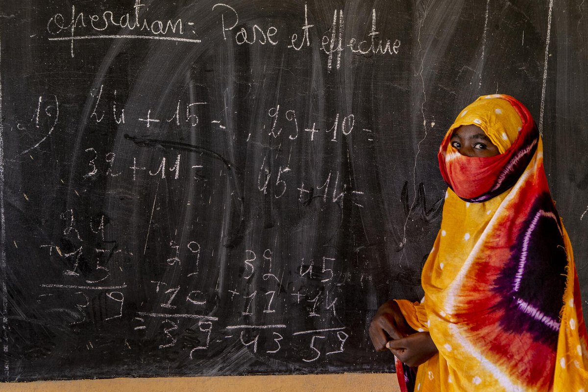 MariePierre_P's tweet photo. Alors qu'elle n'avait que 14 ans, Fatoumata* a été recrutée pour travailler pour un groupe armé non étatique.
Aujourd'hui, elle a retrouvé sa famille et est retournée à l'école avec le rêve d'aider d'autres enfants dans la même situation qu'elle.
#RedHandDay
#BuildBackBetterLives https://t.co/4JUwECZfyu