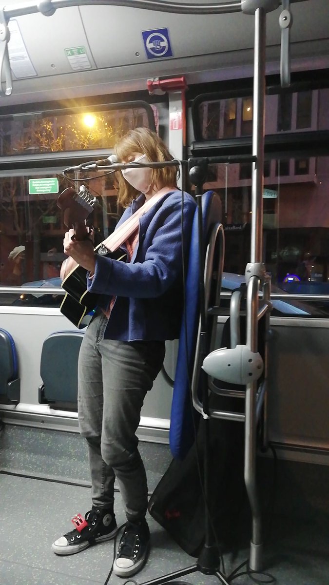 EMT_Palma's tweet photo. Dissabte vam fer el darrer acte en col·laboració amb les àrees de Participació Ciutadana i @PalmaCultura de l'@ajuntpalma per #SantSebastià. La #ZonaRestringida va dur música al bus mentre voltaven per Palma.
#PalmaSostenible #EMTAmbTu https://t.co/KBVR2xfi1e