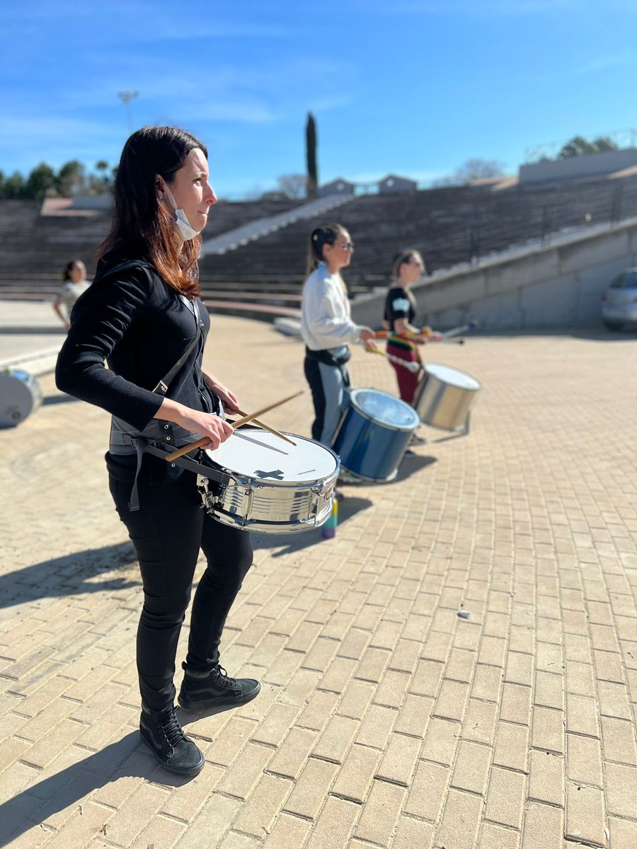 FrenteMalabar's tweet photo. Seguimos a tope preparando las actuaciones de estos #Carnavales 🎭🎉🪘🎶

¡NO TE LO PIERDAS! Esta semana os decimos fechas, horarios y lugares.

#FrenteMalabar #Batucada #BatucadaMadrid #Pinto #Samba #SambaReggae #SambaAfro #pasacalles #batukada #culturasegura https://t.co/fYBHX4Vm5n