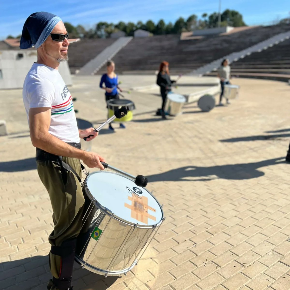 FrenteMalabar's tweet photo. Seguimos a tope preparando las actuaciones de estos #Carnavales 🎭🎉🪘🎶

¡NO TE LO PIERDAS! Esta semana os decimos fechas, horarios y lugares.

#FrenteMalabar #Batucada #BatucadaMadrid #Pinto #Samba #SambaReggae #SambaAfro #pasacalles #batukada #culturasegura https://t.co/fYBHX4Vm5n