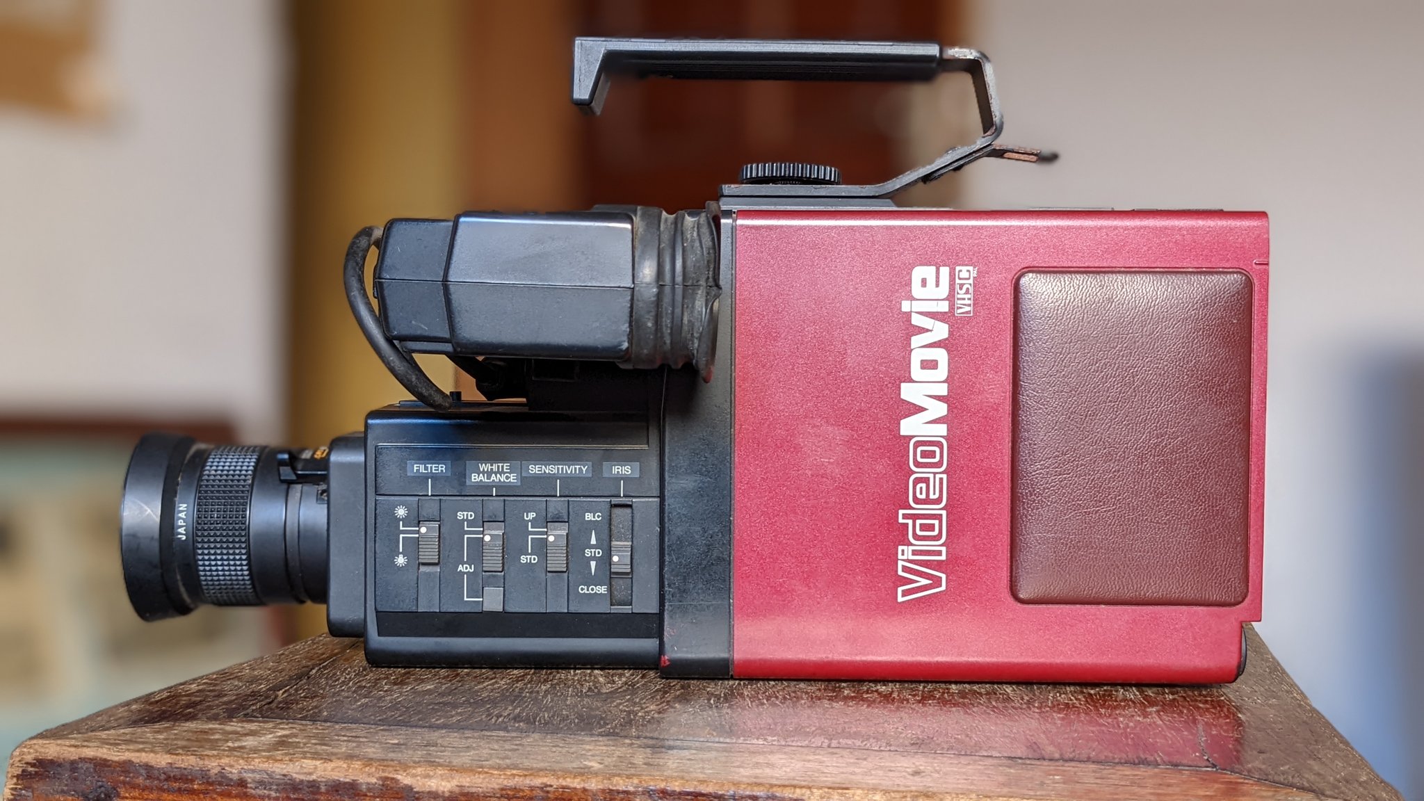 Ajing Ntan on Twitter: "The first all-in-one VHS-C camcoder. The 1984 JVC  GR - CU1 Camcorder aka " The Marty McFly Camera" from the movie "Back to  the future Its really old,