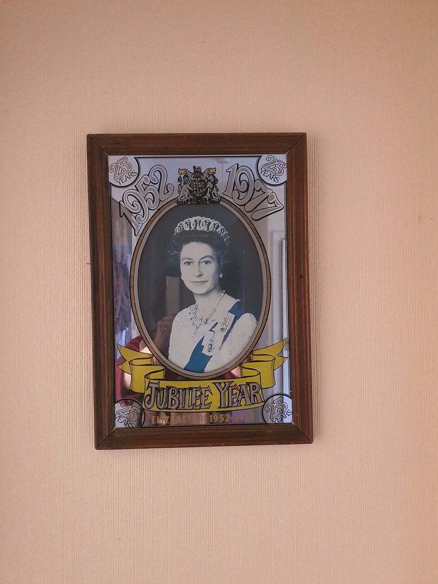 vixenrules's tweet photo. Where can I get the 1952 - 2022 version of this? I want to go full tack! Anyone selling souvenirs for #QueenElizabeth #Jubilee #jubileeyear #tackymirror #PlatinumJubilee https://t.co/2EgYBcb9LI