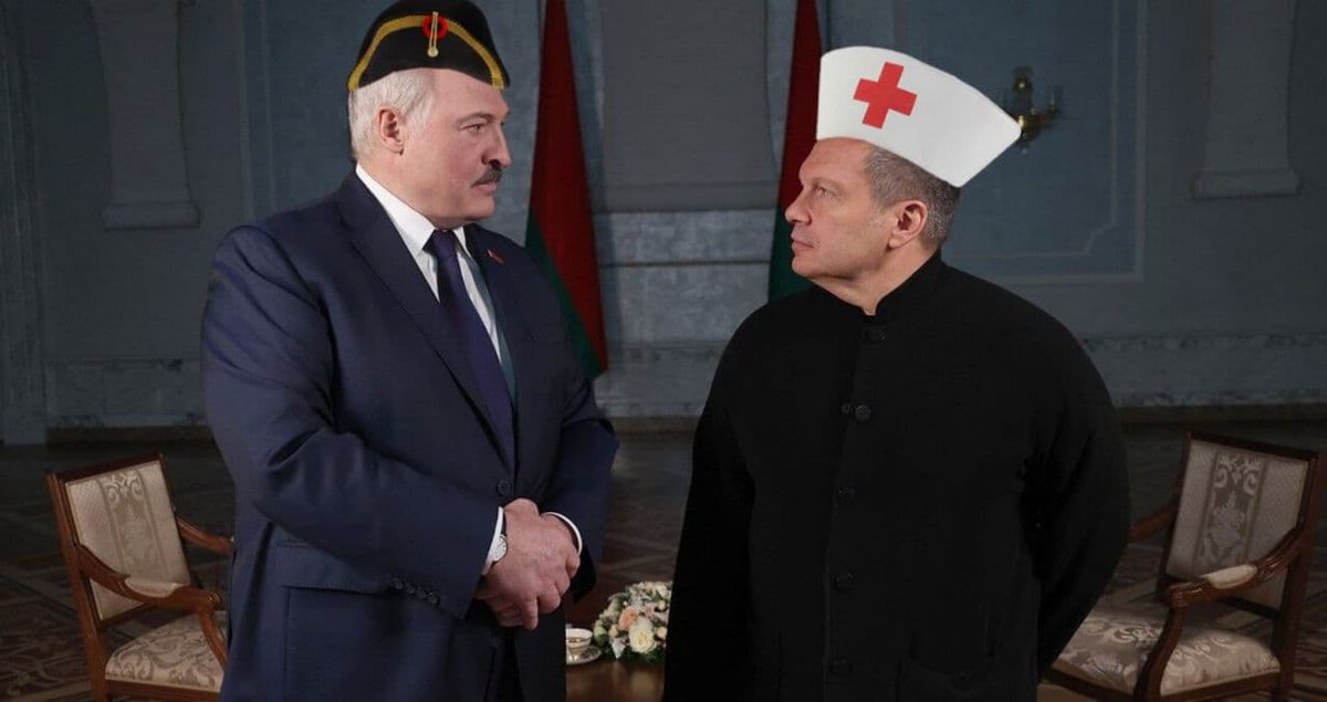 charter_97's tweet photo. Интервью с Наполеоном из психушки.

Лукашенко вокруг себя сформировал культ собственной уникальности, сам в него свято поверил и теперь всех пытается убедить в том, что он Мессия👇

https://t.co/wFuYvXpLsJ https://t.co/2l62H2Z1jP