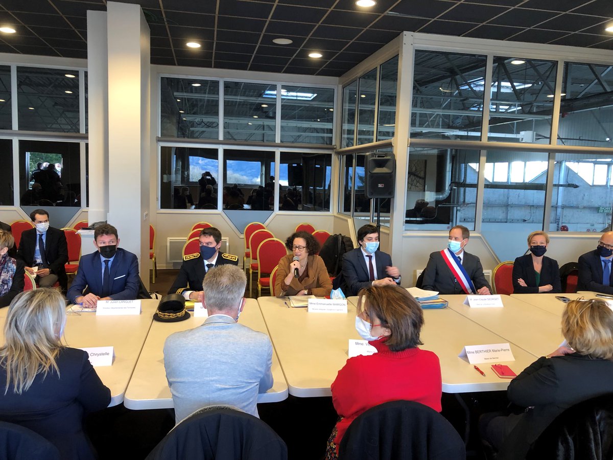 epfl74's tweet photo. Dans le cadre de sa venue sur les modifications du zonage Pinel, Visite d’@EmmWargon à @MairieAmbilly sur le projet BRS avec #SAMontBlanc. Mise en lumière de l’action foncière des collectivités : portage @EPF74 puis OFS de gouvernance publique avec @LaFonciere74
@CDupessey https://t.co/nIOLjVLjpf
