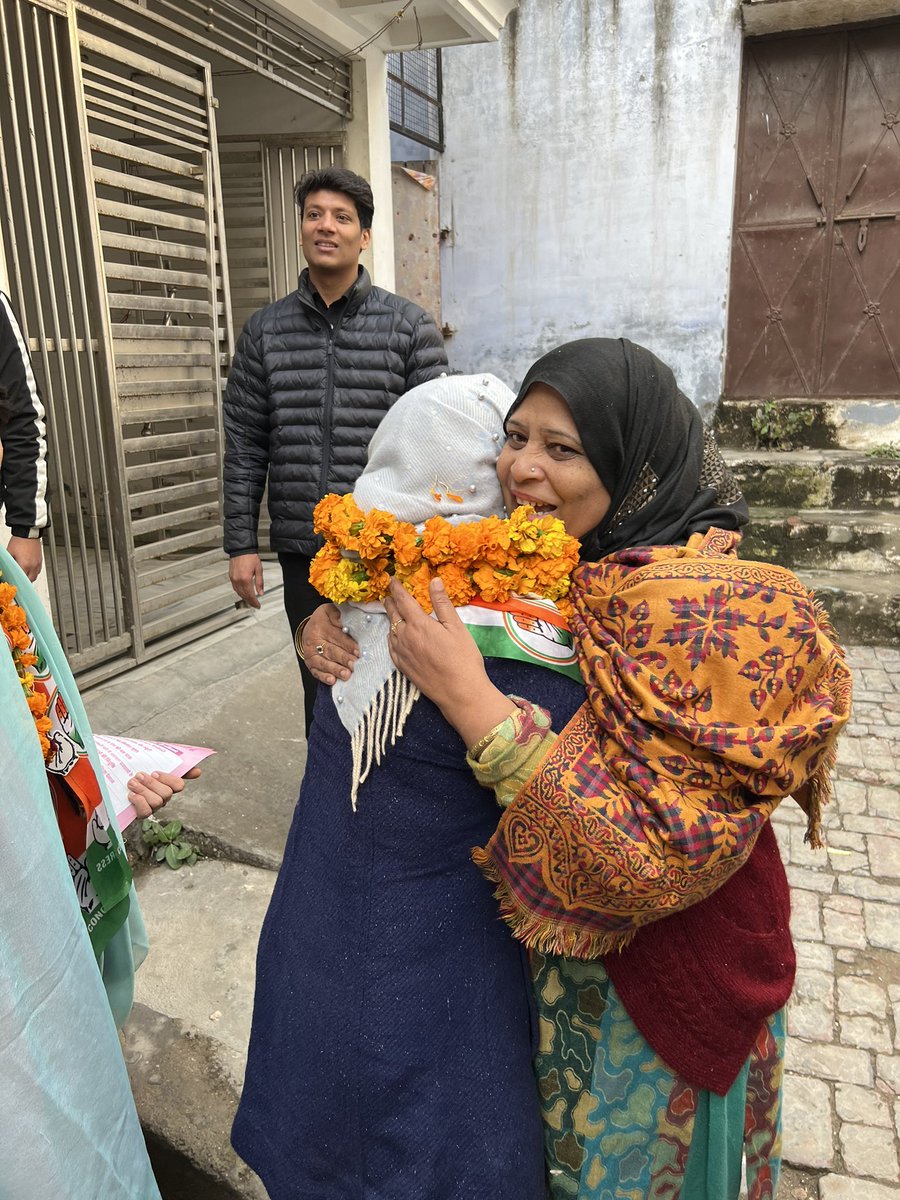 Nidaahmad78's tweet image. आप सभी का लगातार बढ़ता प्यार मेरी हिम्मत को लड़ने की और ज़्यादा ताक़त दे रहा है

नेता नहीं,बेटी चुनिए
निदा अहमद कांग्रेस प्रत्याशी,33 विधानसभा सम्भल
लड़की हूं लड़ सकती हूं
जय कांग्रेस तय कांग्रेस 
#CongressFor2022 #ladkihoonladsaktihoon #UPElections2022 #NidaAhmed #PriyankaGandhi