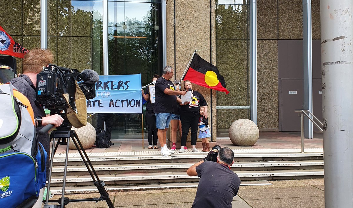 Gomeroi Yinarr Linda Whitten delivering a deadly speech outside Federal court today damning Santos who are in court attempting to strip away Native Title rights from the Gamilaraay nation #GamilMeansNo #StopDirtyPower #FrackOffSantos #narrabrigas #santos #CSG