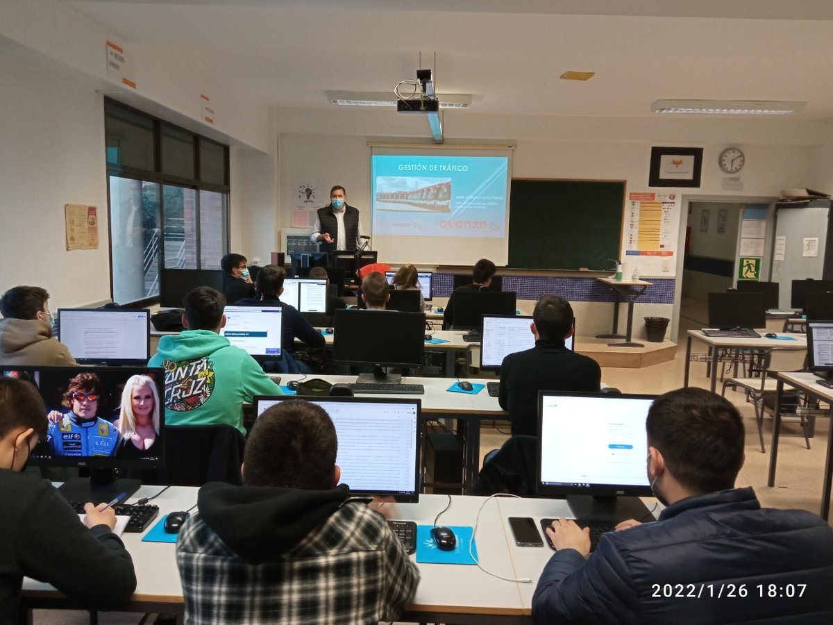 centrosanvalero's tweet photo. Alumnado CGS Transporte y Logística asisten al Seminario Expertos "Gestión de tráfico en el transporte de viajeros" impartido por José Antonio Soto  #GrupoAvanza
Han conocido las labores del departamento de tráfico de una compañía de autobuses.
#Transporte #Logística  @fp_empresa https://t.co/LnNtXlCH3q