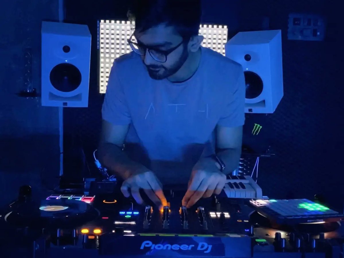 Turning lazy Mondays into Bassy Monday 🔊 

Stay tuned for the next one, imma drop something cool 🎶 @InkkAudio

#DAWgeek  #MusicProducer #Artist #DJ #Musician #Beat #Bass #Trap #Dubstep #EDM #ElectronicMusic #Single #Original #Music #Artist #MonsterEnergyIndia
#PioneerDJ #XDJXZ