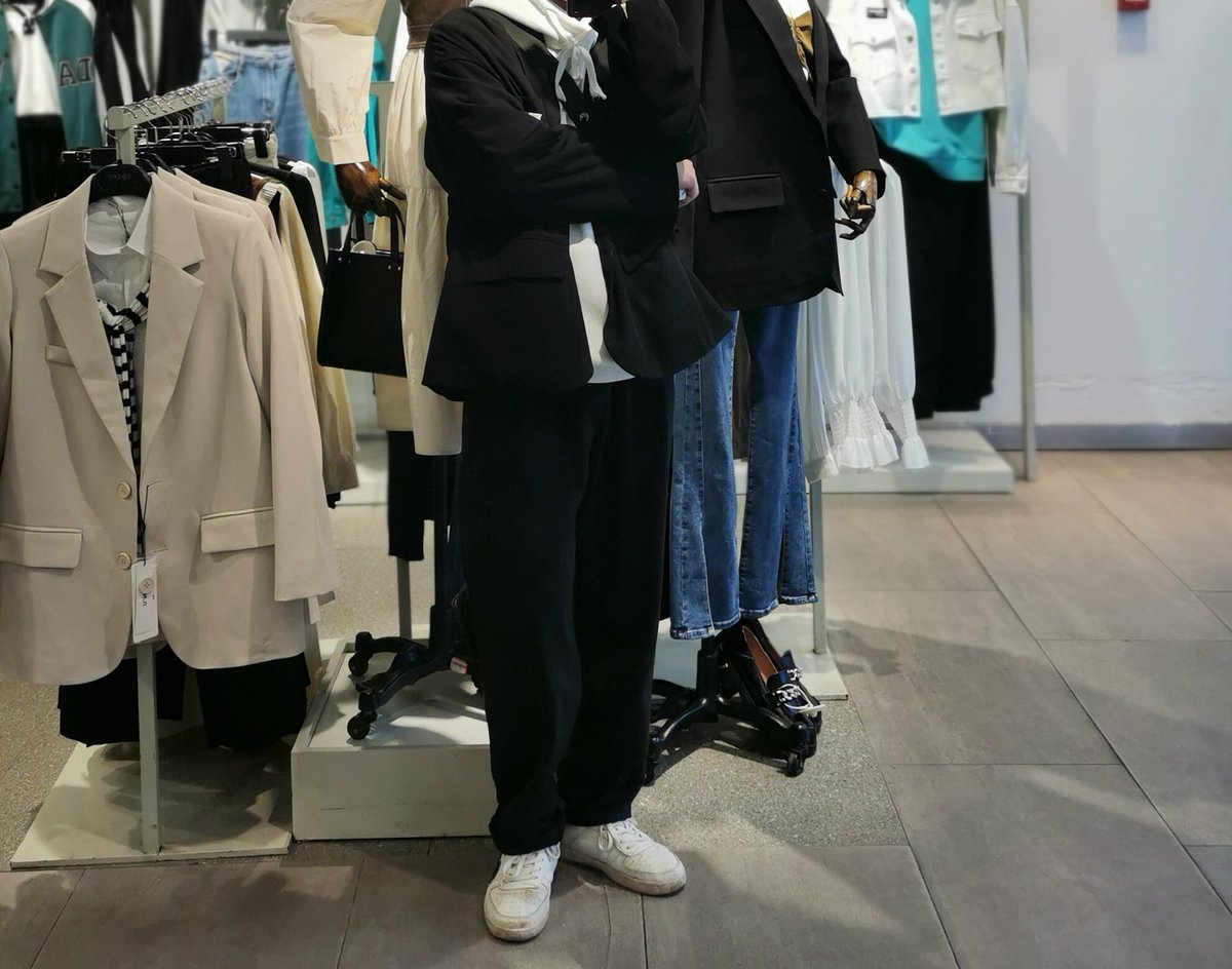 bitebite0819's tweet image. 又是一个人的逛街🙄