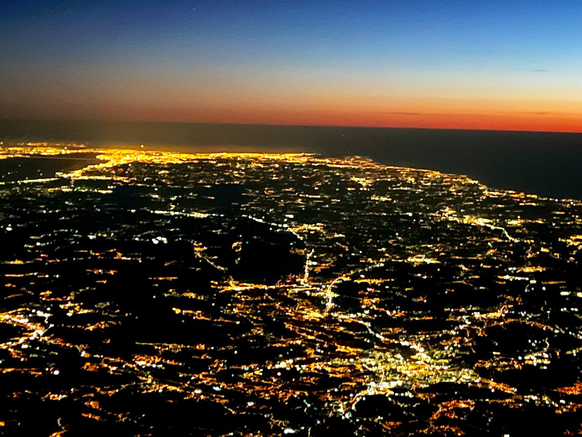 RACF767's tweet photo. Entre la tarde y noche Lisboa de norte a sur #lunes #Febrero2022 #Lisboa https://t.co/Z4W4tT81gZ