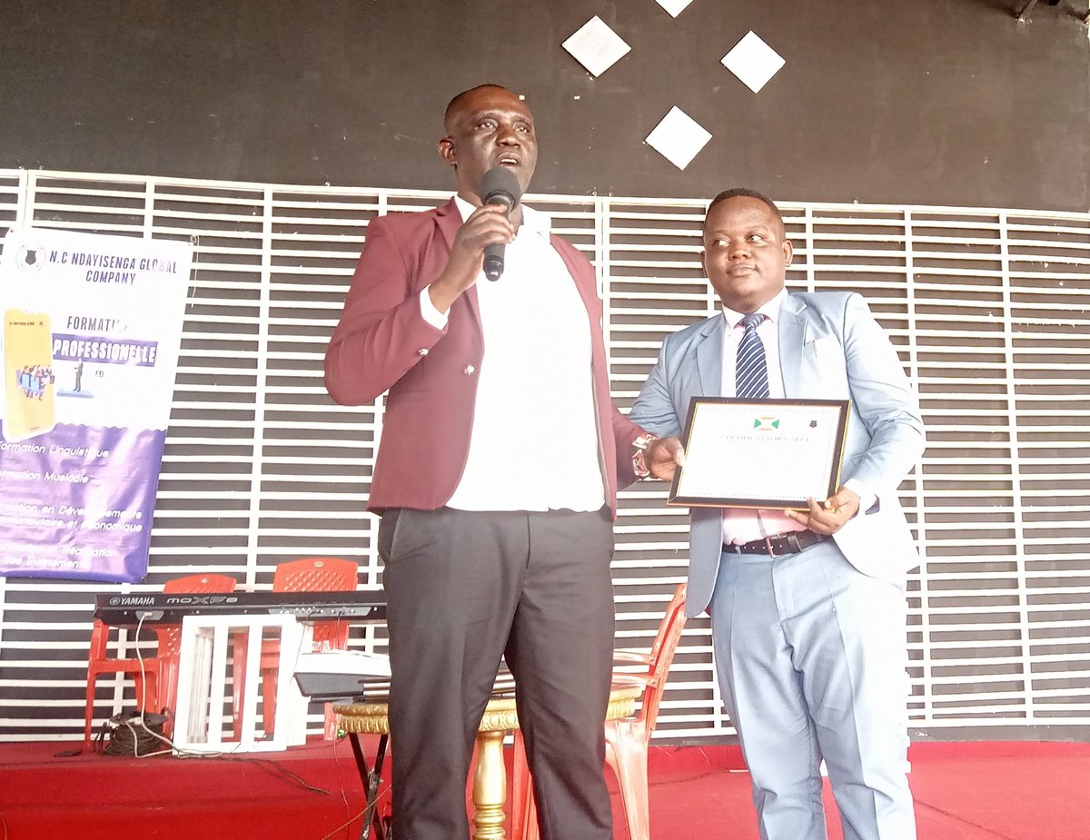 LaNovaBurundi's tweet photo. #Burundi Remise des certificats ce 05/02/2022 à plus de 184 lauréats par NC Ndayisenga Global Company & #SLACO. C'est après avoir suivi une formation de deux mois dans différents domaines : Anglais, Arabe, aménagement des jardins, nettoyage,cuisine,etc. https://t.co/nyBC6k9jGb https://t.co/4hxdc9Jvob