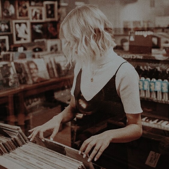 ㅤㅤ     ㅤㅤ𝐌𝐀𝐑𝐋𝐄𝐍𝐄 𝐌𝐂𝐊𝐈𝐍𝐍𝐎𝐍

➤  17 años
➤  Gryffindor. 
➤  FC a elección.
➤  Pertenece a su circulo de amigos cercanos.

#SEBUSCA