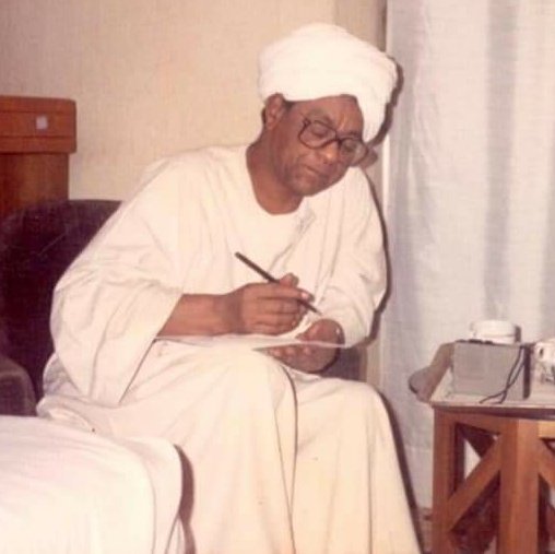 AltayepSalih's tweet photo. "أُريدُ أن يفيض الحب من قلبي فينبُع ويُثمِر
ثمة آفاق كثيرة لابد أن تُزار
ثمة ثمار يجب أن تُقطَف
كتُب كثيرة تُقرأ
وصفحات بيضاء في سجل العمر"

- الطيب صالح https://t.co/ojNmriktpn