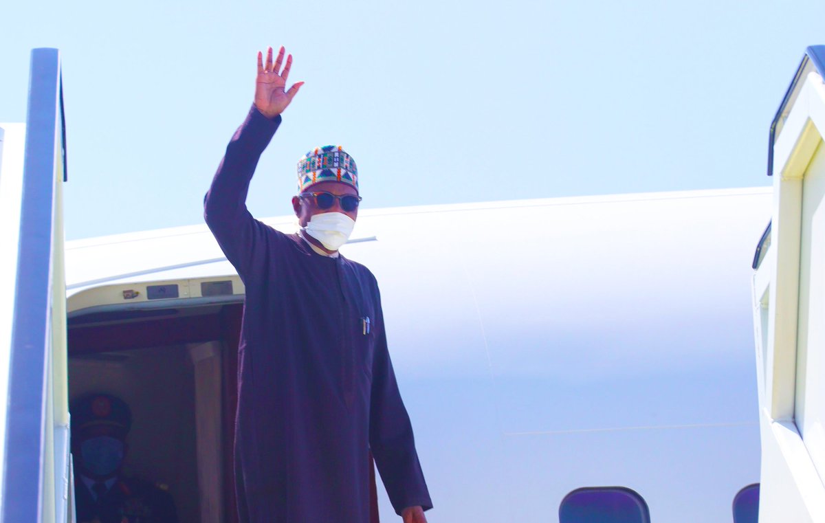 JaridaRadio's tweet photo. Shugaba @MBuhari ya kamo hanyar Najeriya daga Taron AU da aka gudanar a birnin Adis Ababa kasar Ethiopia 
Hoto: @NigeriaGov https://t.co/P1PQFNSHXL