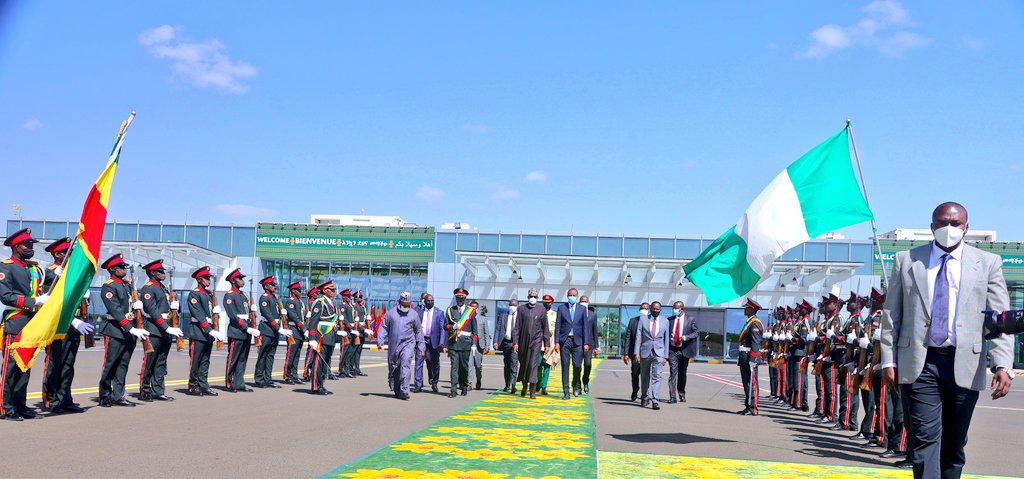 JaridaRadio's tweet photo. Shugaba @MBuhari ya kamo hanyar Najeriya daga Taron AU da aka gudanar a birnin Adis Ababa kasar Ethiopia 
Hoto: @NigeriaGov https://t.co/P1PQFNSHXL