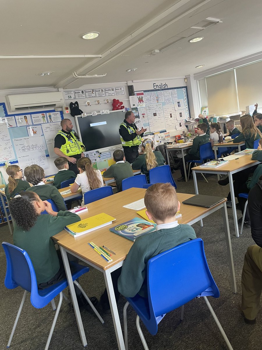 We are always thinking about being safe online. Today our local PCSOs are reminding us about how important this is and making sure we know how to behave online. Thank you <a href="/GMPTameside/">TamesideMadDogg</a> #SaferInternetDay #ChildrensMentalHealthWeek