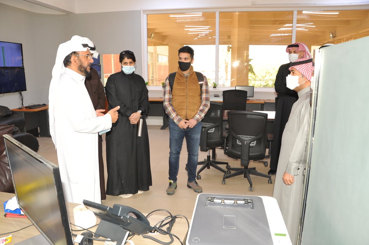 جانب من زيارة سعادة نائب المحافظ المساعد للكليات التقنية لكلية الاتصالات صباح اليوم الأثنين وجولته على الأقسام والإدارات المختلفة

#التدريب_التقني