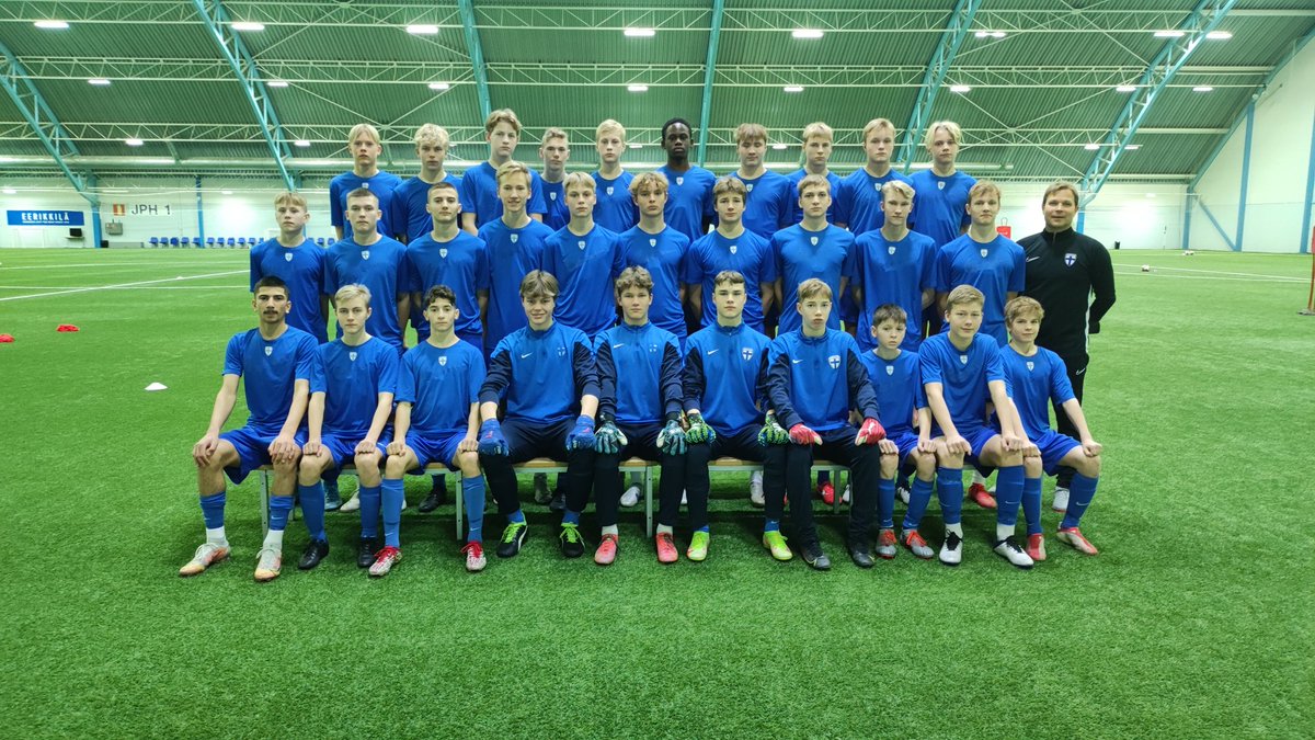 ES_Cola's tweet photo. U15 (-07) Suomen vuoden ensimmäinen maajoukkuetapahtuma käynnistyi tänään Eerikkilässä. Neljän päivän puristus, joka sisältää mm. kaksi sisäistä ottelua. #minihuuhkajat https://t.co/6ibc13yY1M