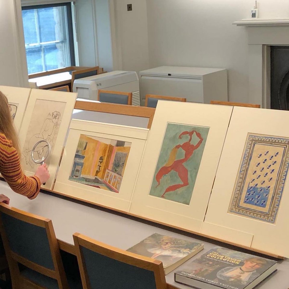 CourtauldRes's tweet photo. So fantastic to see the first classes happening in the newly refurbished Print Room @TheCourtauld ✨✨
#printsanddrawings #teaching #printroom https://t.co/PIMSET83zu