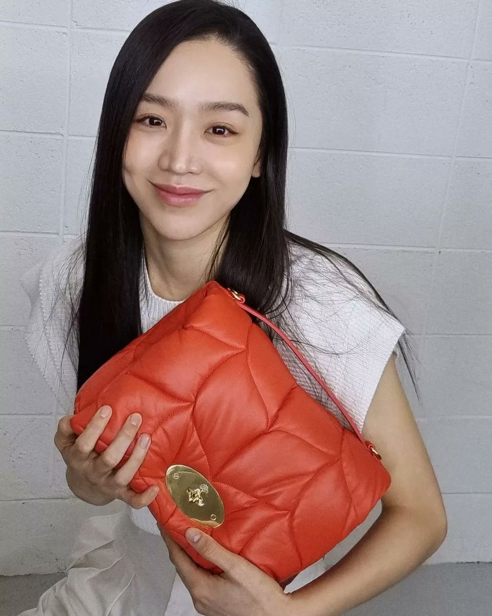 hyesungallery's tweet photo. Finally!!! 💓😍 I miss you, I love you and I'm always here for you 😘🐰 #shinhyesun https://t.co/ZVKhCzrtMl
