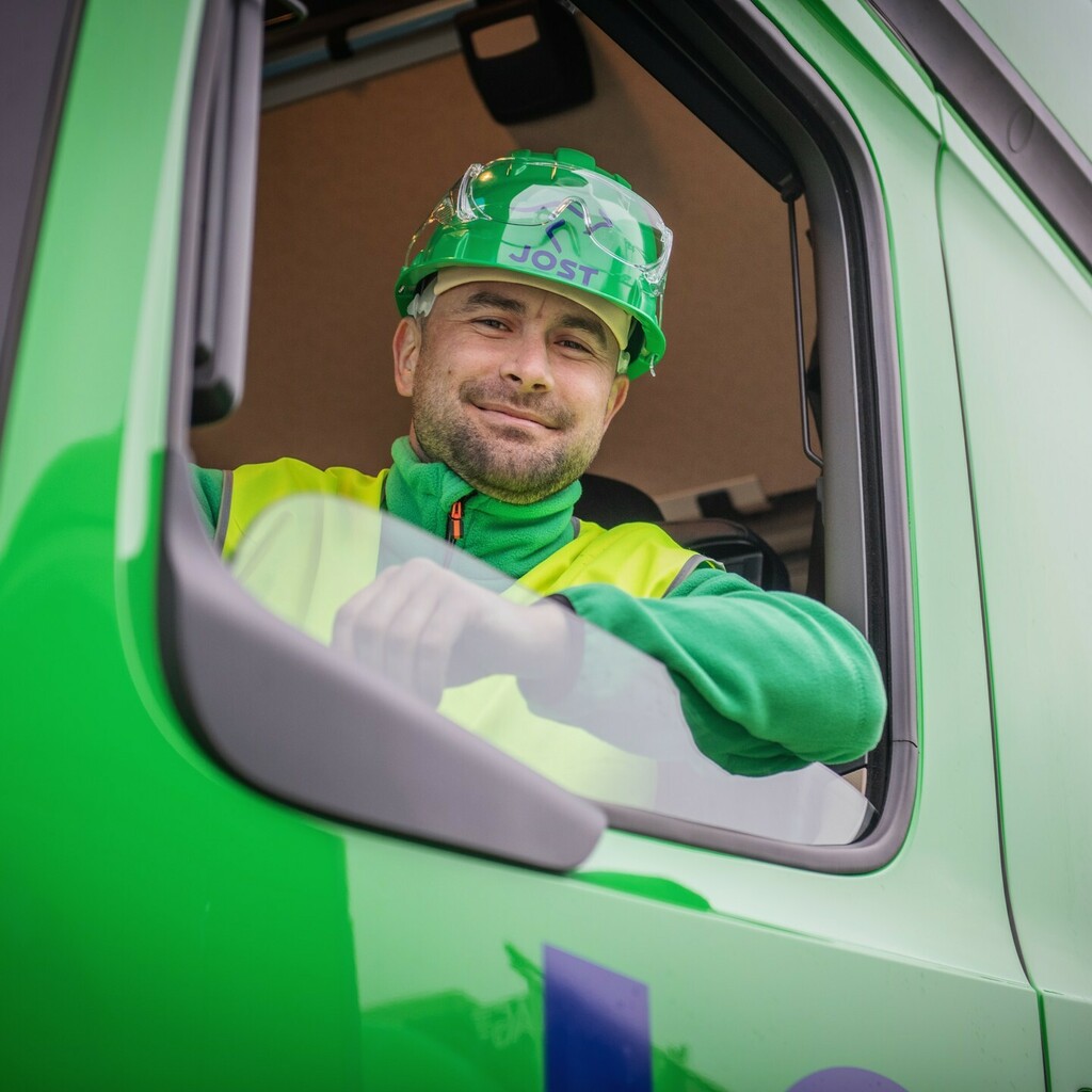 Happy Monday to all drivers on the road!

Be safe and enjoy the landscapes that your wonderful job offers.

We are proud of you!

#JOST #truckdrivers #lifeinmotion #transport instagr.am/p/CZrEsMosz5c/