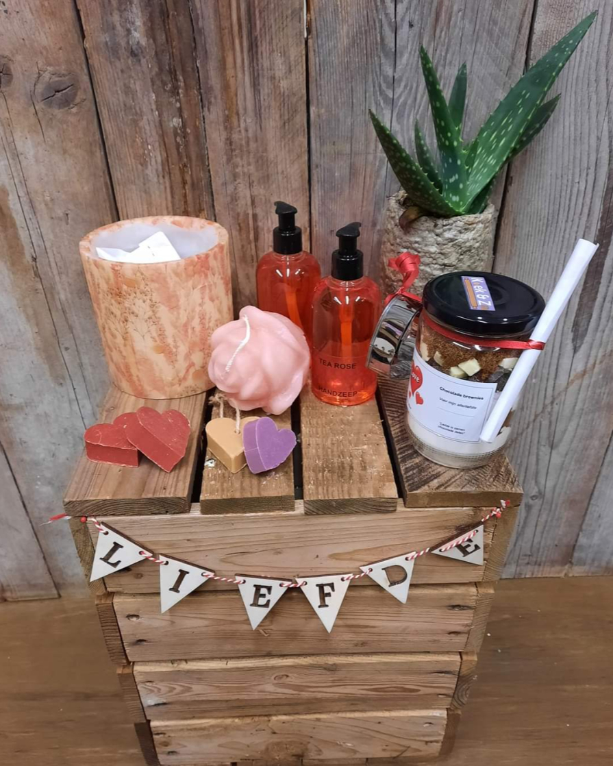 ElverZorg's tweet photo. Kom je iets leuks uitzoeken voor je #Valentijn? 😍
Je bent iedere werkdag van harte welkom tussen 9.00 en 16.00 uur bij de #Sjop!

#cadeau #Elver #elversjop https://t.co/F5u1L3DH68