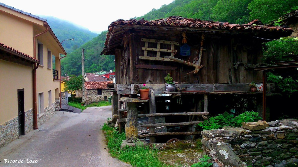 TurismoAller's tweet photo. #Aller cuenta con pueblos rodeados de naturaleza, que esconden rincones con mucho encanto. Hoy visitamos uno de ellos 👇 ¿Sabes cuál es?

📸 @Ricardo_Laso https://t.co/TwDnZZ7EIt