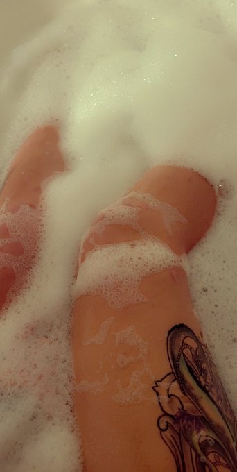 I miss all of you! I may be coming back real soon! https://t.co/msTtnkEriE