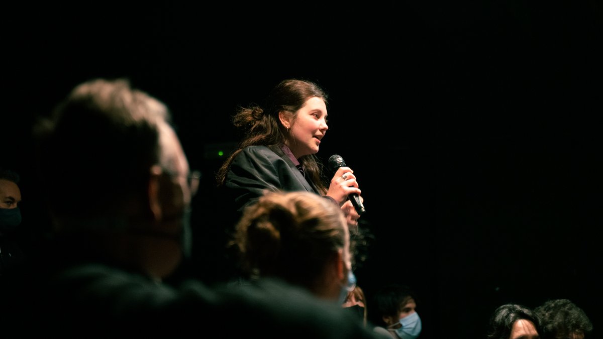 Eolia_CSAD's tweet photo. El segon grup de les #Audicions2022 estrena #DesconfiaEòlia, sota la direcció de @montserodriguez 💥

Un conjunt de monòlegs de Sarah Kane, Angélica Liddell, Wajdi Mouawad o Sílvia Navarro, amb què aquest grup de joves intèrprets es presenta al món professional! Enhorabona! 🤩 https://t.co/i8Fyi83zcT
