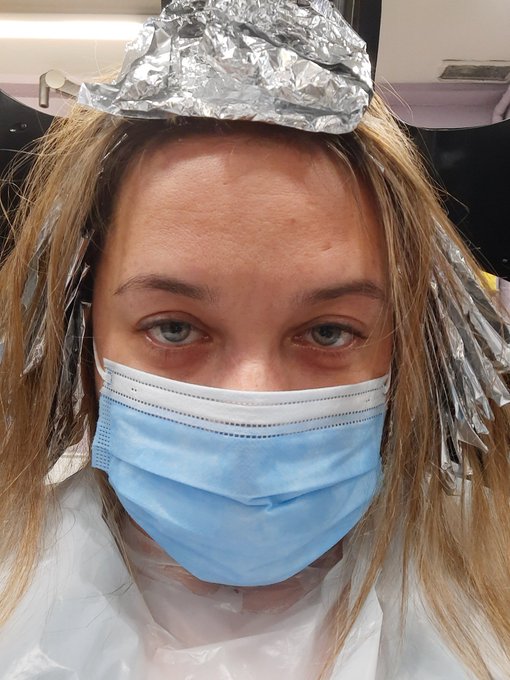 Hacer mechas es mega agobiante . Llevo m&aacute;s de 2 horas en peluquer&iacute;a https://t.co/aUOeLXviN9<a href="/tag/lingerie"class="tags"><span>#lingerie</span></a><a href="/tag/blackandwhitephotography"class="tags"><span>#blackandwhitephotography</span></a><a href="/tag/indoors"class="tags"><span>#indoors</span></a>