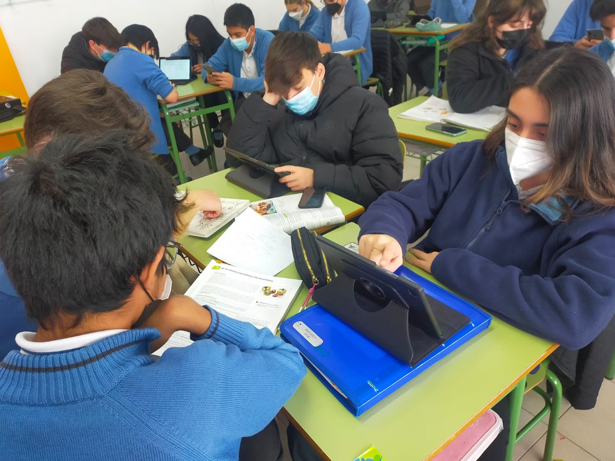 ColeMarillac's tweet photo. Desarrollamos la competencia digital y preparamos nuestra exposición oral gracias a las tablets con las que cuenta el centro. #4ESO #BiologíayGeología #PLC #PlanTIC #colegiosHHCC #EducaciónVicenciana https://t.co/uyXpV5nGpB