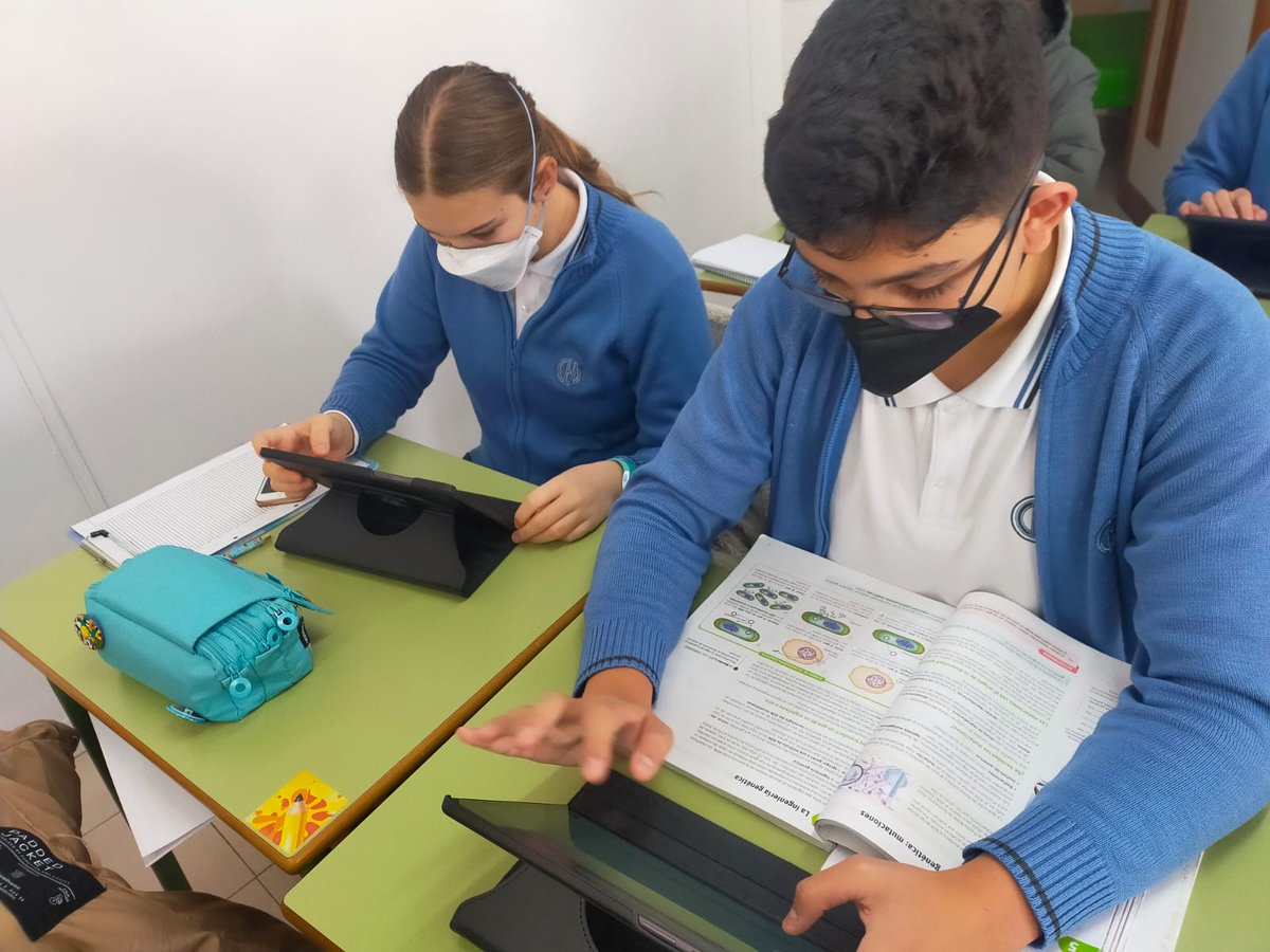 ColeMarillac's tweet photo. Desarrollamos la competencia digital y preparamos nuestra exposición oral gracias a las tablets con las que cuenta el centro. #4ESO #BiologíayGeología #PLC #PlanTIC #colegiosHHCC #EducaciónVicenciana https://t.co/uyXpV5nGpB