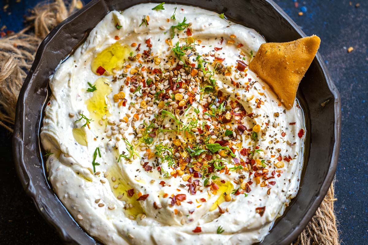 This Spicy Feta Cream Cheese Dip comes together in under 5 minutes using simple ingredients. Serve it with veggie sticks, crackers, or chips for a delicious party snack.
whiskaffair.com/jalapeno-garli…