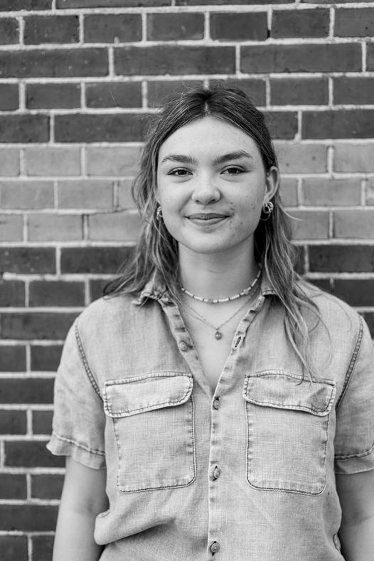 ‘Be happy, be like Ismaël. She holds a perfect smile and her enthusiasm brings your dining experience to another level. 1 year down, more to come! Thank you for being with us, Ismaël ❤️.’

With love,

X FLO.’ 

#withlovexflo #florentingroningen #flogroningen #flofamily #ismaël