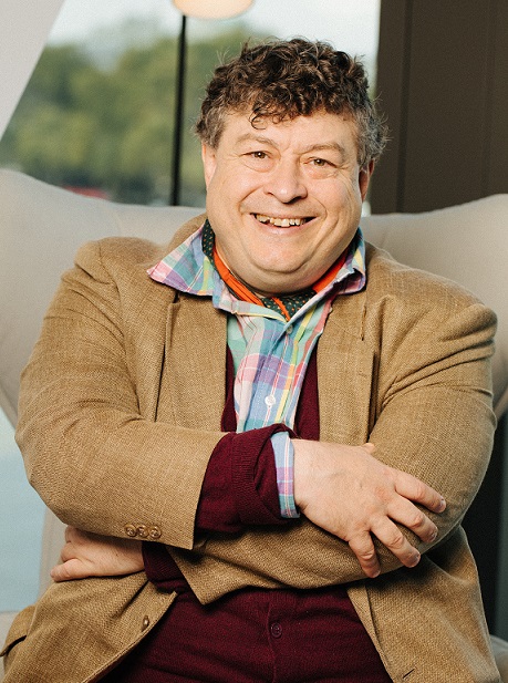 QF's tweet photo. @HBKU According to @RorySutherland, an expert on consumer behavior, psychologically it is much easier for humans to follow rules which state “don't do something" rather than "try to do less of something", and in this case banning cars rather than encouraging people to use them less. https://t.co/eAB0Dt8W08