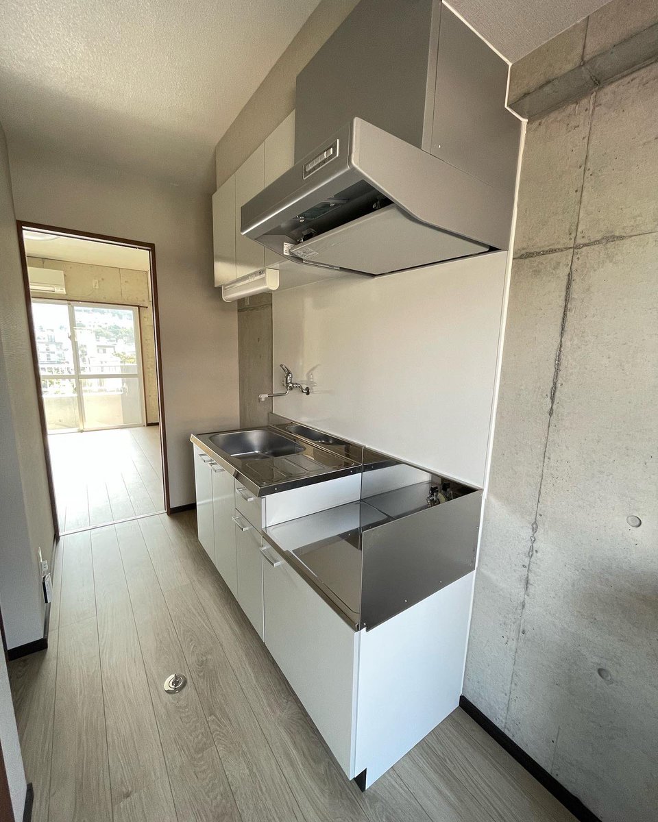 J00973196's tweet photo. 【カンセイホーム国場】
那覇市国場築浅1K✨

家賃　42,000〜44,000円
共益費　2,000円
駐車場　1台8,000円
※軽自動車限定

お気軽にDMや下記URLよりメールにてお問合せ下さい☺️

👇詳細は👇
https://t.co/N2RE0EnKAO https://t.co/ckQ8wC3j0V