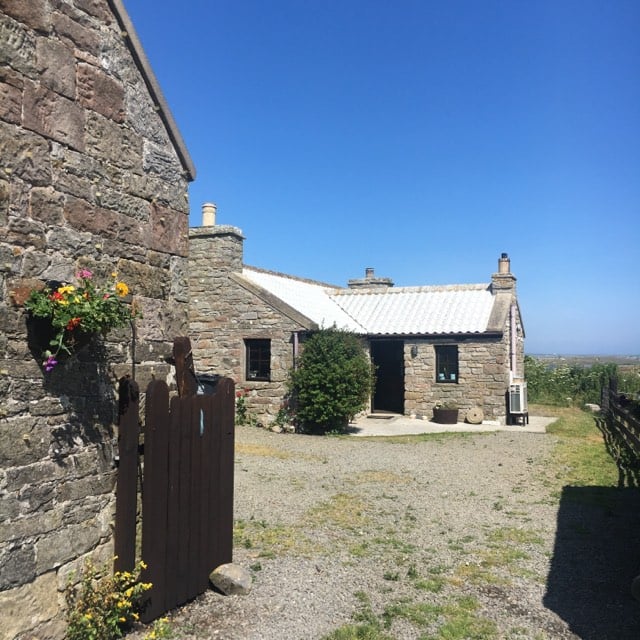 TheHolidayCots's tweet photo. The Slap is a 19th Century croft house that offers holiday accommodation on a working croft on the southern Orkney island of Burray. Book your stay &amp; say hello to all the animals!
🛏️ Sleeps 1-4
https://t.co/LyFIMZPNu4
#Holiday #WorkingCroft #Rural #Ruemuera #Burray #Orkney https://t.co/6JsQW0FqLK
