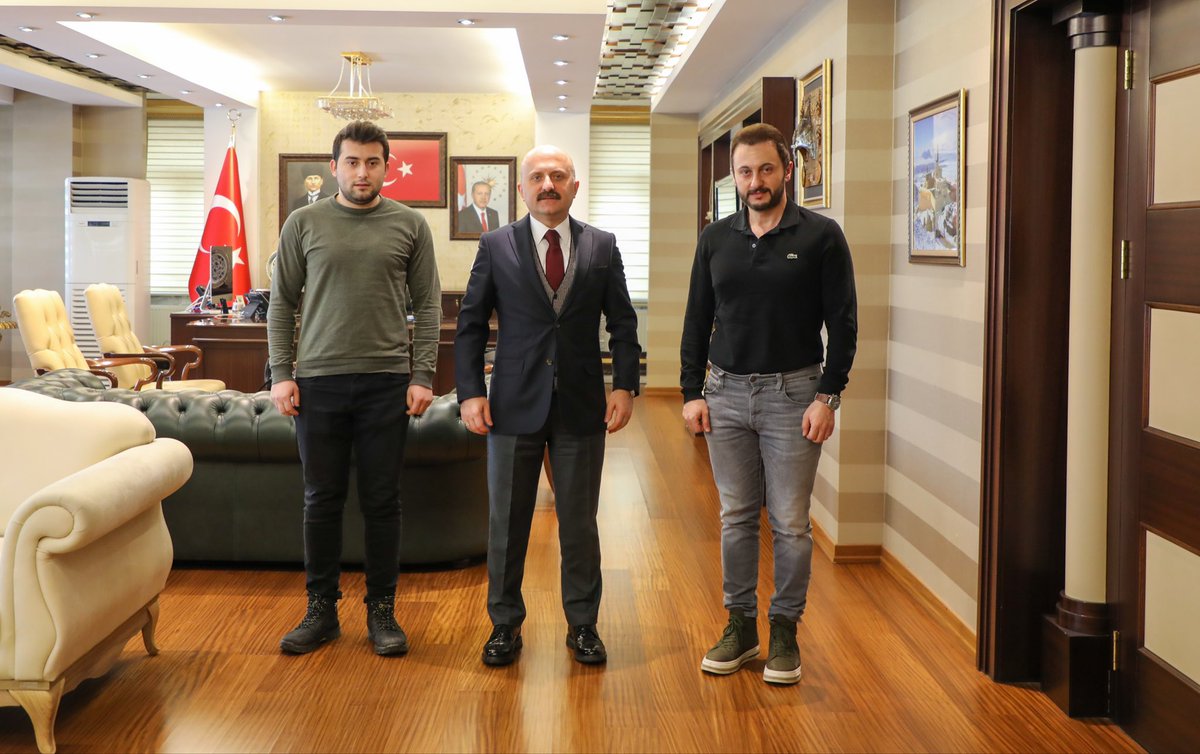 tcagrivaliligi's tweet photo. Doğubayazıt ilçemizde bulunan ve Nuh'un Gemisi İzi olarak bilinen alanın koruma altına alınması amacıyla, Valiliğimiz himayelerinde bölgede jeofizik araştırmaları yürüten Jeofizik Mühendisleri Özcan Özen ve Caner Candan, Valimiz Dr. Osman Varol'u makamında ziyaret etti. https://t.co/yYbY9Y2qGz