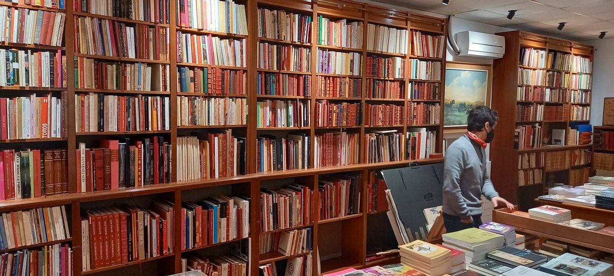 Gran noticia: la emblemática Librería Rodriguez tiene nueva ubicación en <a href="/LasVentas/">Plaza de Las Ventas</a>. Acceso 1, junto al Patio de Cuadrillas. Os animo a visitarla y a disfrutarla. Carlos, como siempre, al frente.
