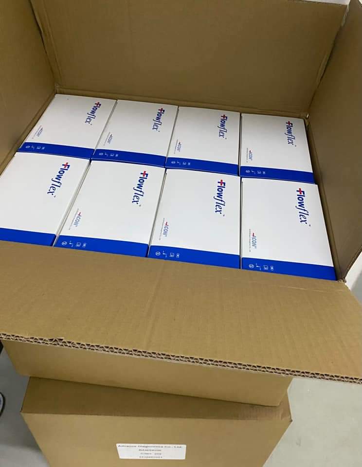 พร้อมส่ง #Flowflex 1:25  ยกลัง
(32กล่อง72000฿) ตกเทสละ90฿
- ผ่านการทดลองแล้วว่าตรวจจับเชื้อโอมิครอน
- ความแม่นสูง 99%
- ตรวจพบเชื้อแม้คนที่ไม่แสดงอาการ 
- เหลือ2ลัง 16กล่อง นัดรับได้ กทม
#ชุดตรวจโควิด #ชุดตรวจATK #ชุดตรวจโควิดพร้อมส่ง #โควิดวันนี้ #ชุดตรวจFlowflex