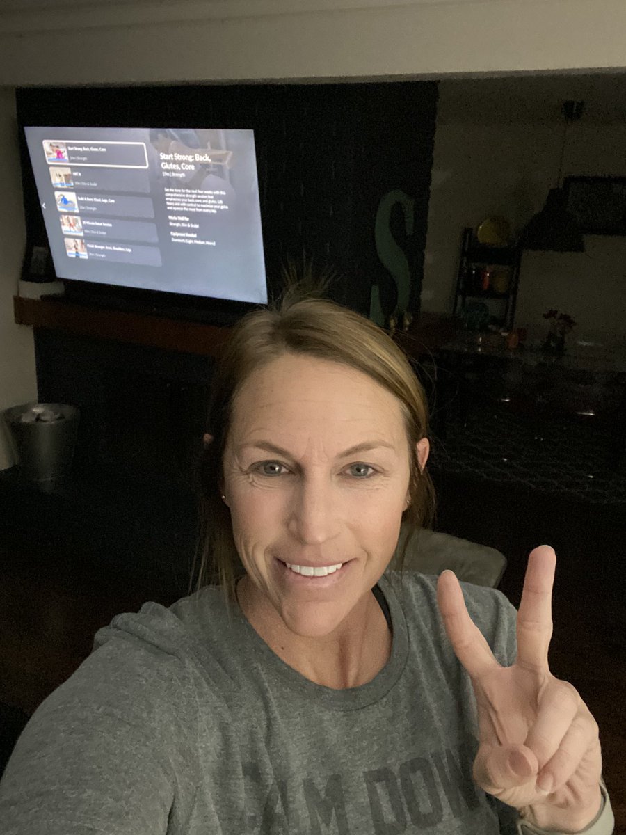 TheCoachFuller's tweet photo. Back at it! Day 1, Round 2 of my current program! How are your New Year’s fitness goals coming along? Feeling ready for an awesome week! I hope everyone has a marvelous Monday😊 #mhepe #risdmoves #risdpoweroflove #practicewhatIteach #physed https://t.co/9ZBkJd4FP9