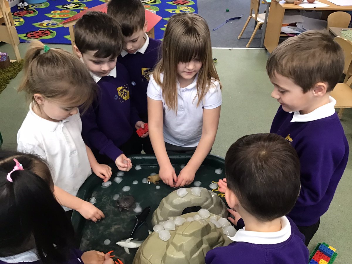 OffasMeadAc's tweet photo. #DRAGONCLASS As part of learning about animals, this week we have explored underwater animals in our small world tray.. ice cubes created curiosity and extra discussion points! 🧊 https://t.co/voSSoQweuJ