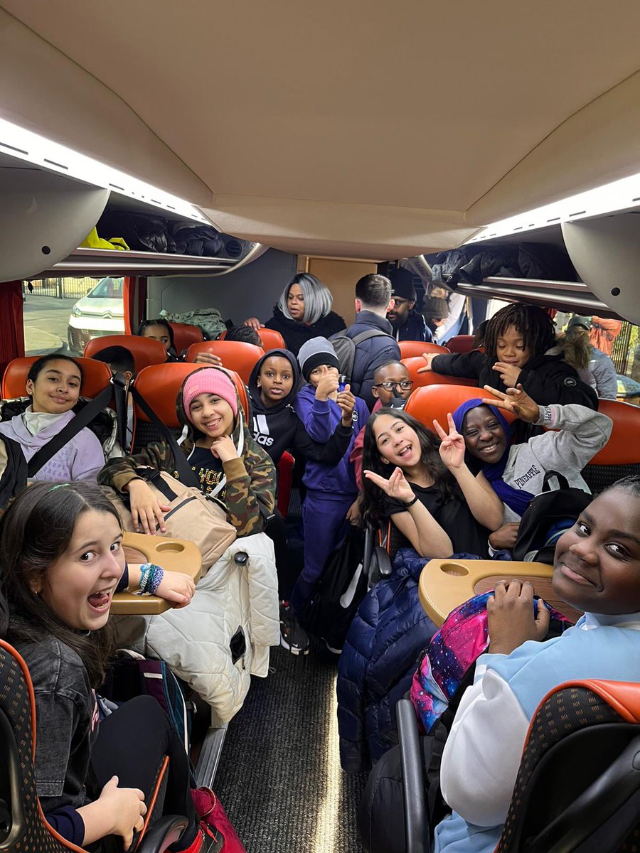 woodberrydownN4's tweet photo. Osmington Bay here we come! 😃🌳🧗🏽‍♂️

Wishing our Year 6 children an incredible week at PGL #NWFed https://t.co/xg1vsPBkUp