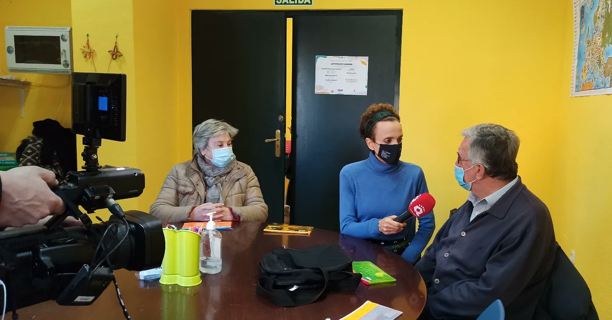 Esta mañana en el Espacio Asociativo El Perchel, hemos recibido una visita muy especial 🤩 Gema y Francisco de CRTV han venido a conocer algun@s de l@s usuari@s del taller de estimulación cognitiva. 

Muchísimas gracias por contar con nosotr@s y dar visibilidad al proyecto🥰