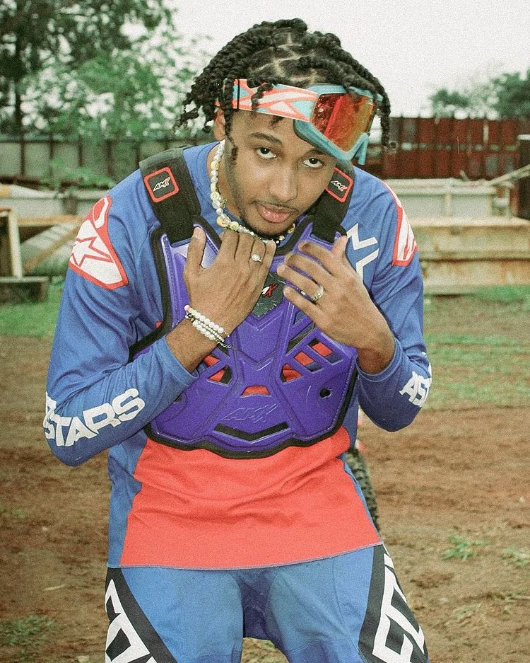 [<a href="/BrunnoramosO/">Brunno Ramos</a>] Brunno Ramos lança novo single acompanhado de clipe, assista “Savana” bit.ly/34BEVqD

📸 Débora Marily